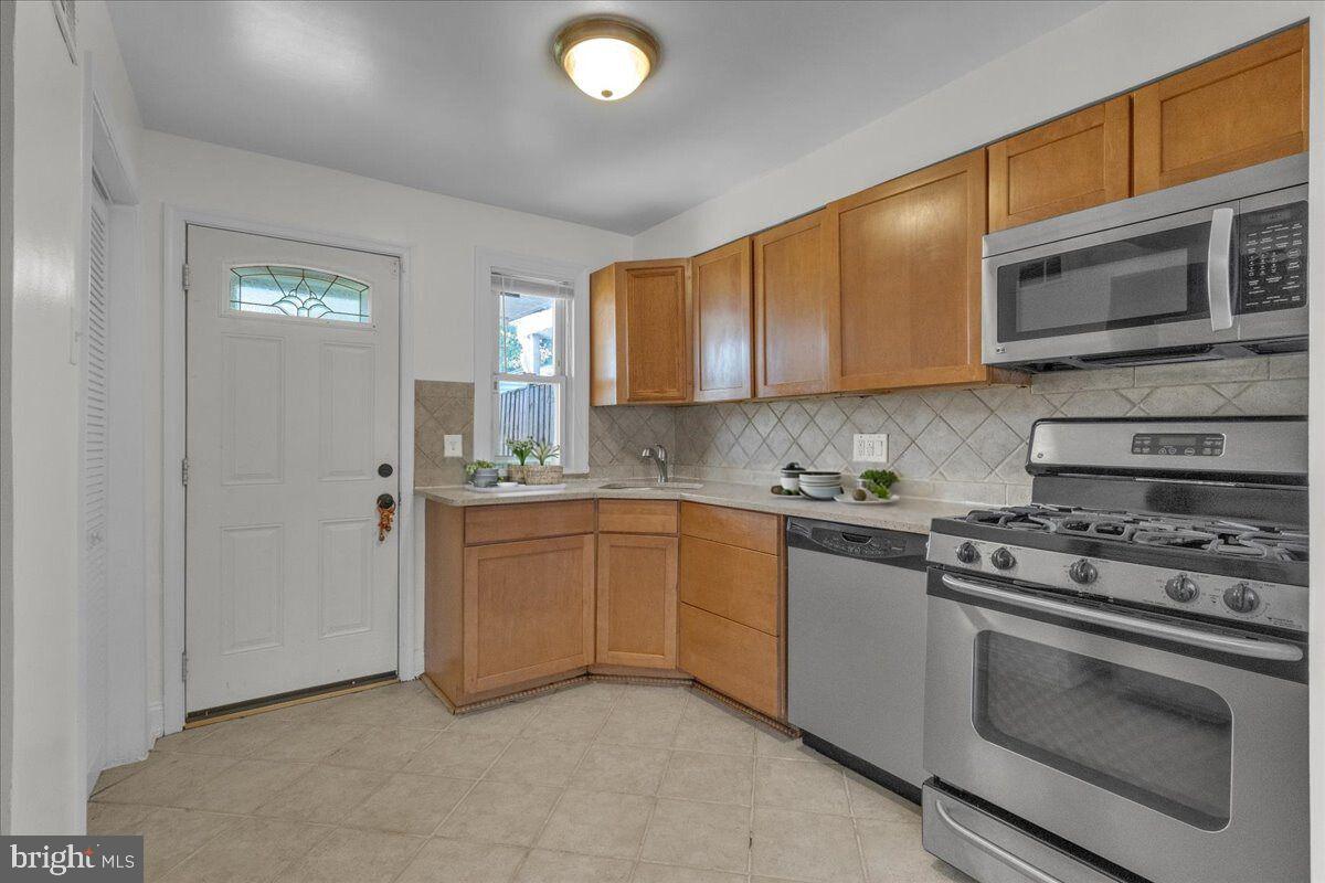 1193 46th Pl Se Property Photo 2