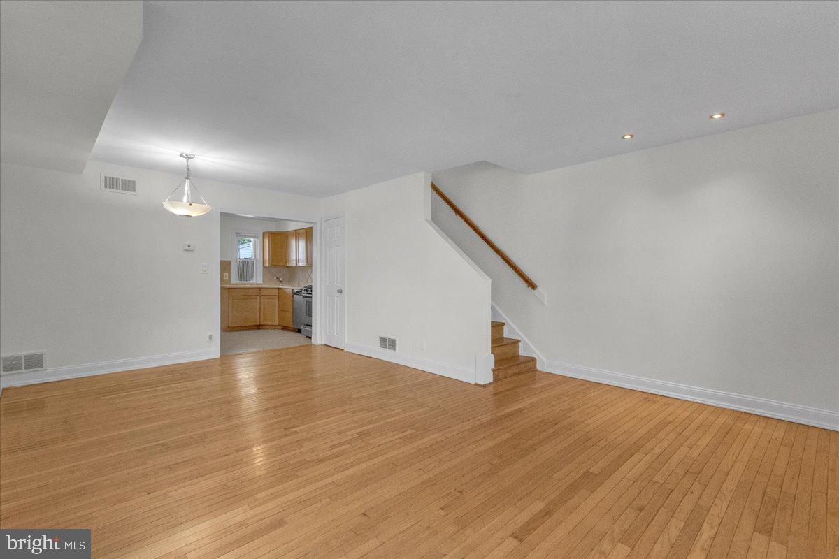 1193 46th Pl Se Property Photo 5