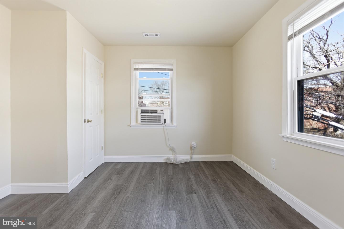 101 Wayne Pl Se #3 Property Photo 2