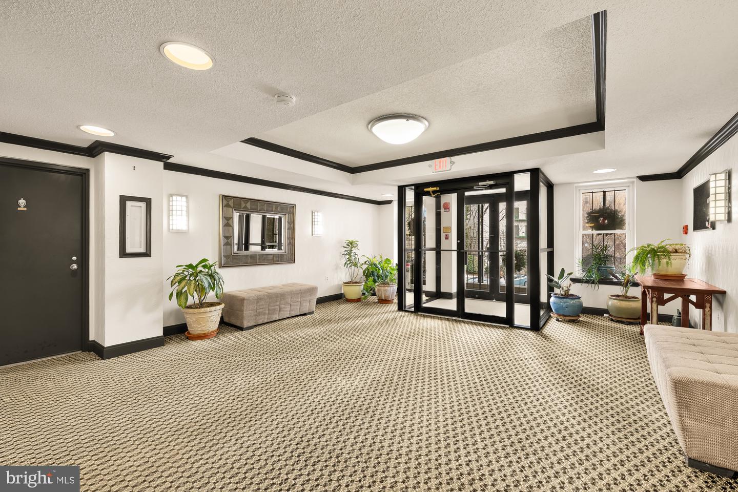 2630 Adams Mill Rd Nw #302 Property Photo 2