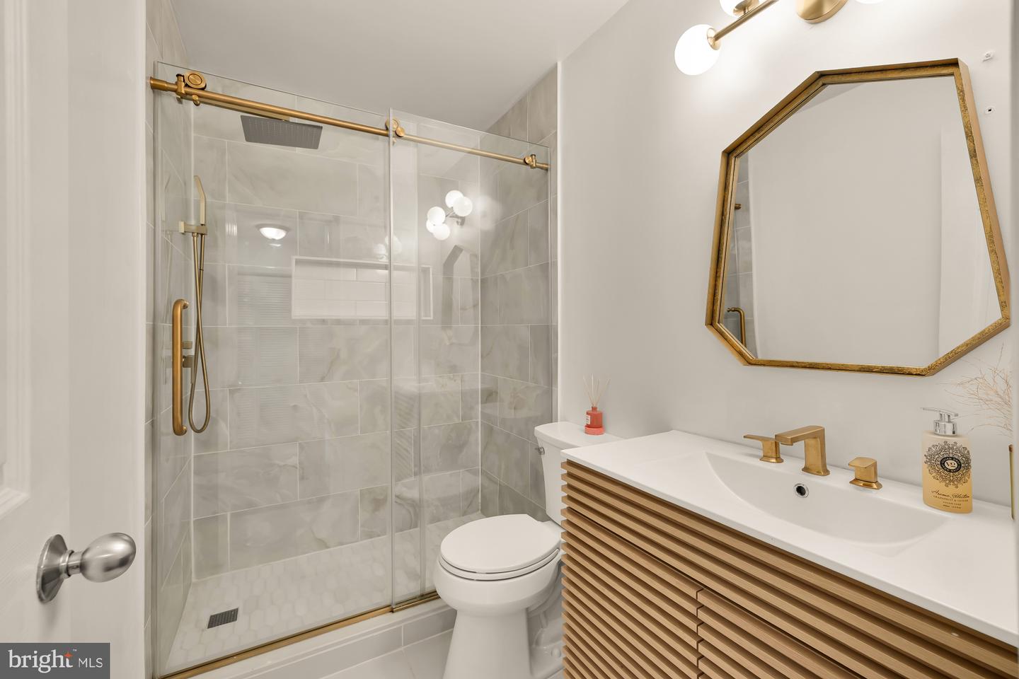 2630 Adams Mill Rd Nw #302 Property Photo 11