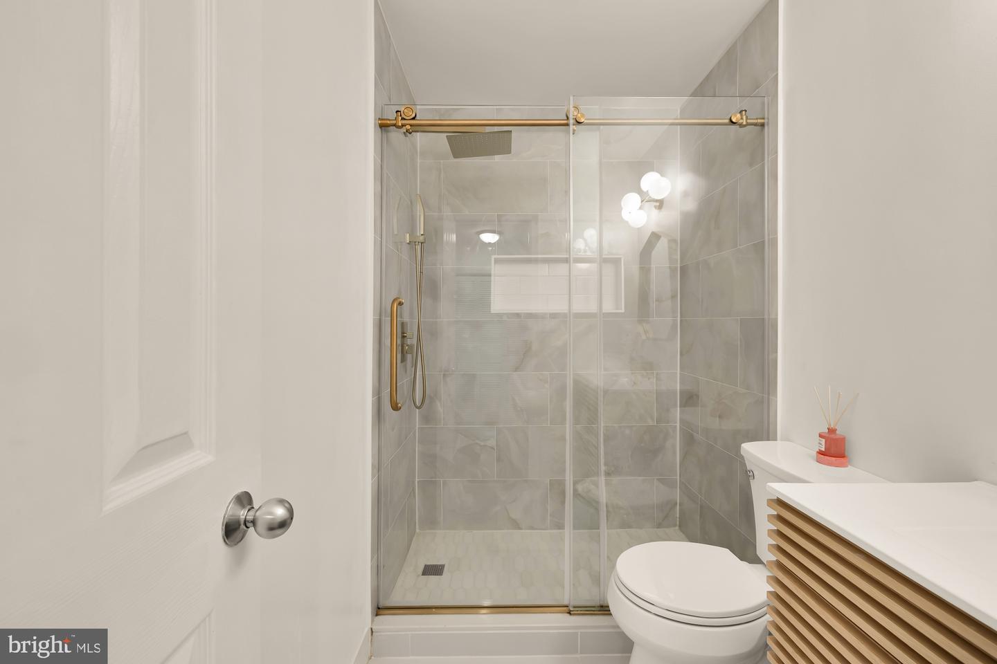 2630 Adams Mill Rd Nw #302 Property Photo 12