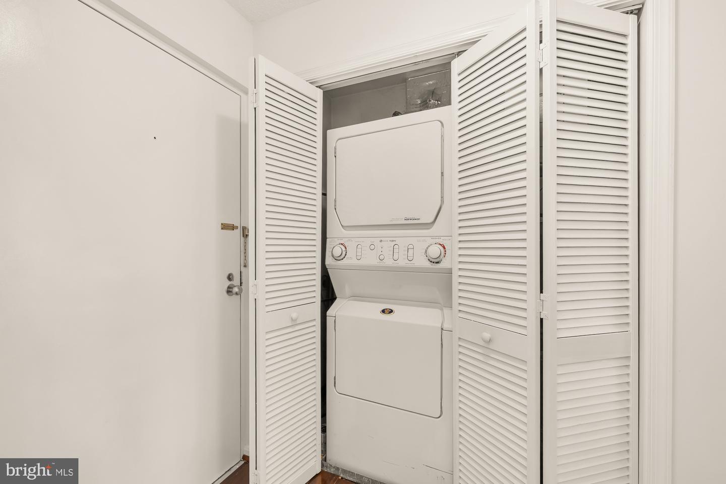 2630 Adams Mill Rd Nw #302 Property Photo 13
