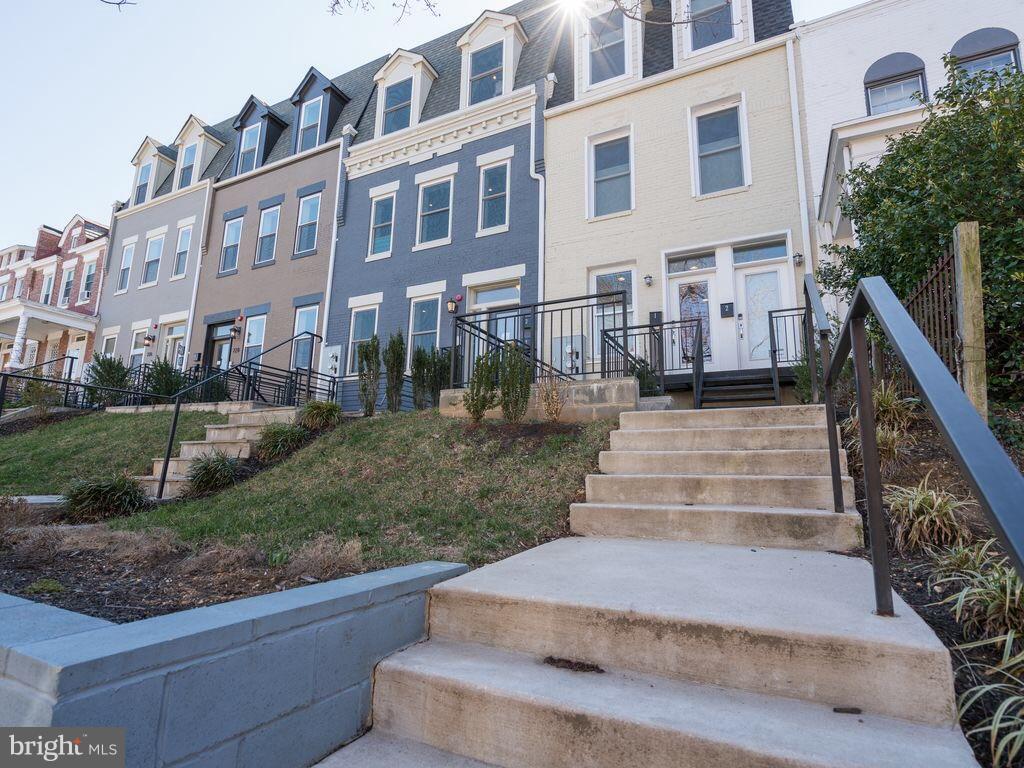 732 GIRARD ST NW #1 Property Photo 1
