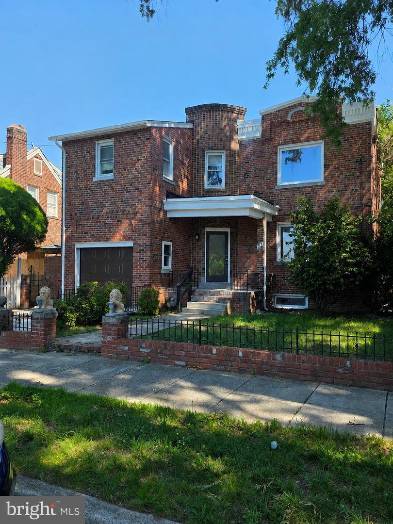 33 NICHOLSON ST NW
