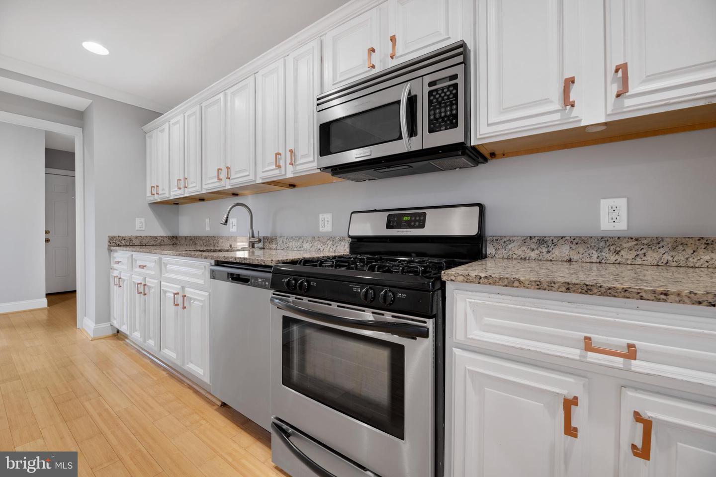1917 Rosedale St Ne #3 Property Photo 3