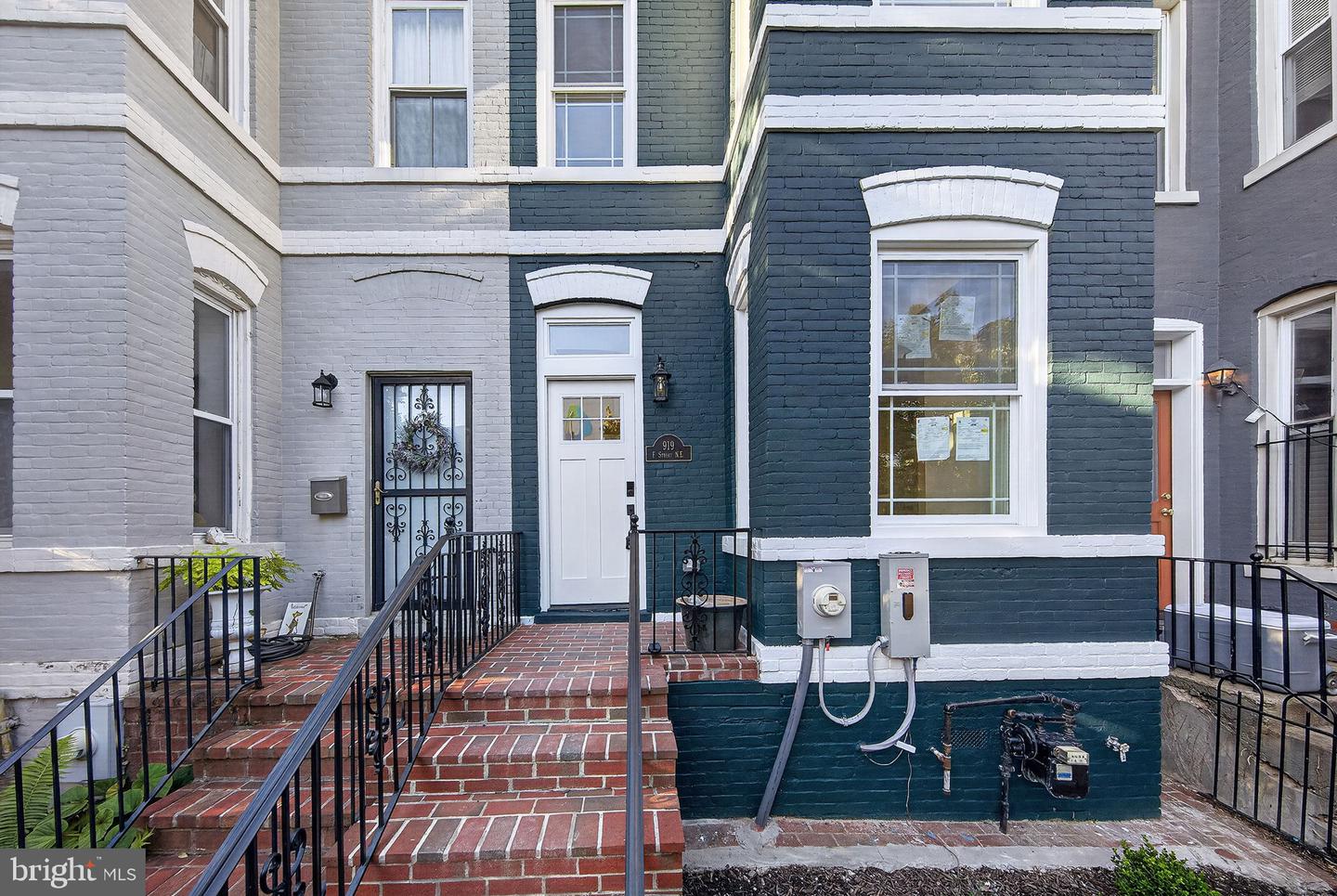 919 F St Ne Property Photo 1