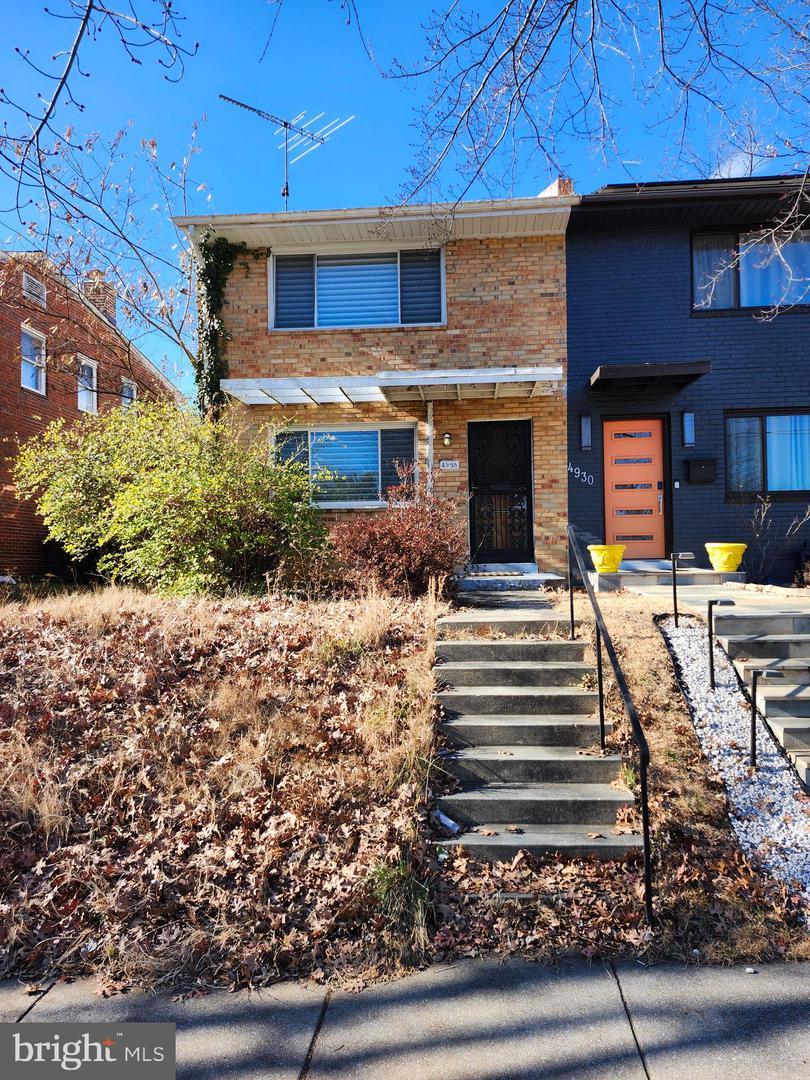4928 8th St Ne Property Photo 1