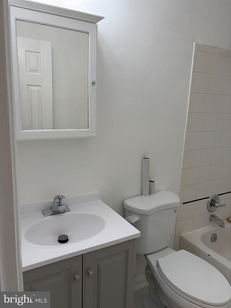 4110 Ames St Ne #102 Property Photo 5