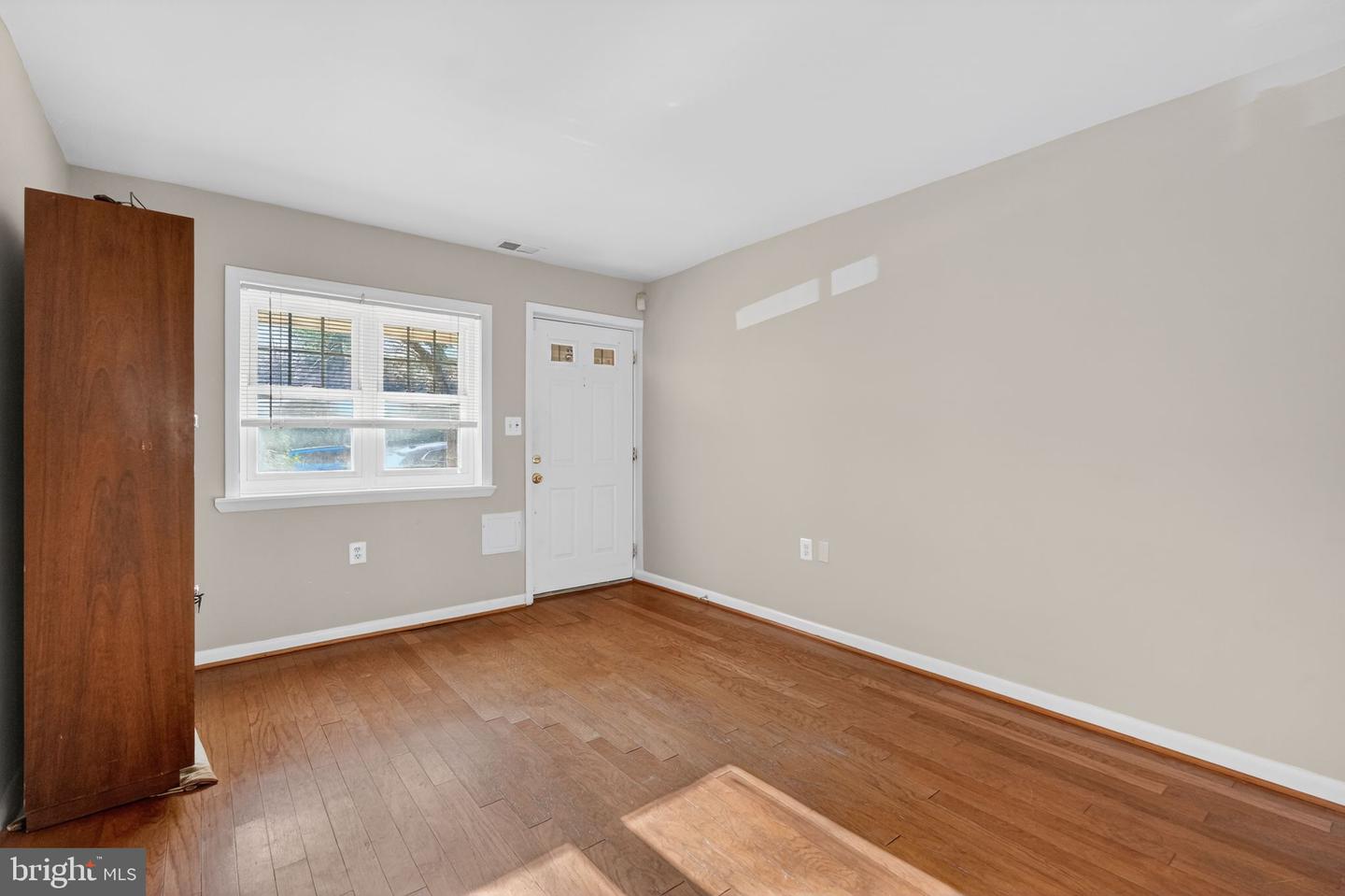 1718 Montana Ave Ne #1718 Property Photo 3