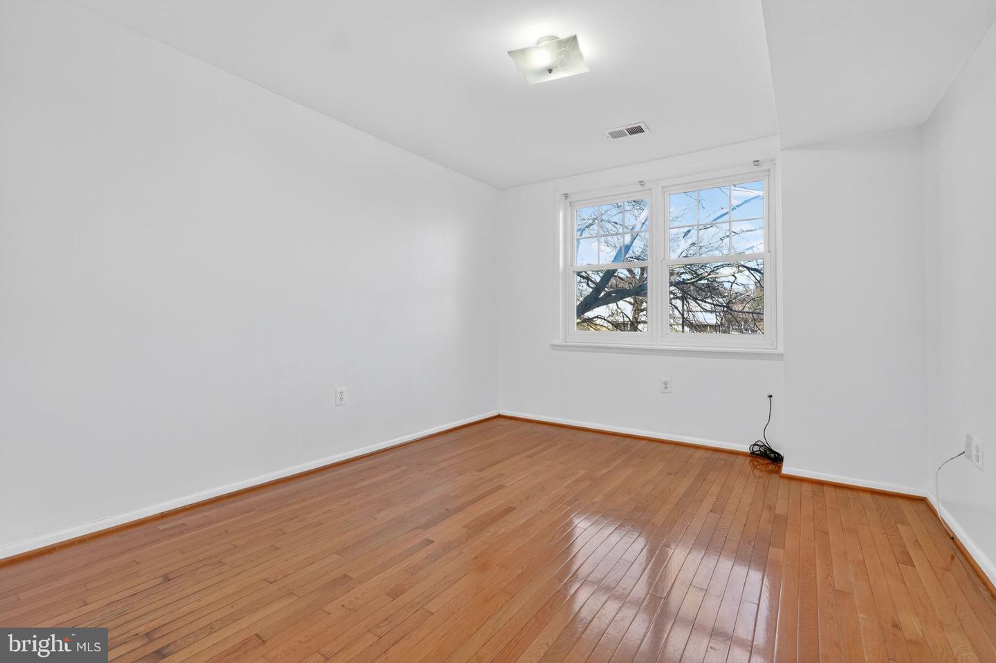 1718 Montana Ave Ne #1718 Property Photo 9