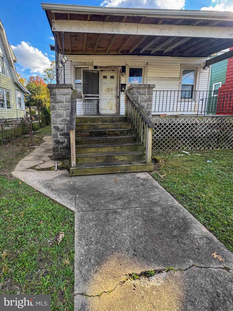 2017 Perry St Ne Property Photo 1