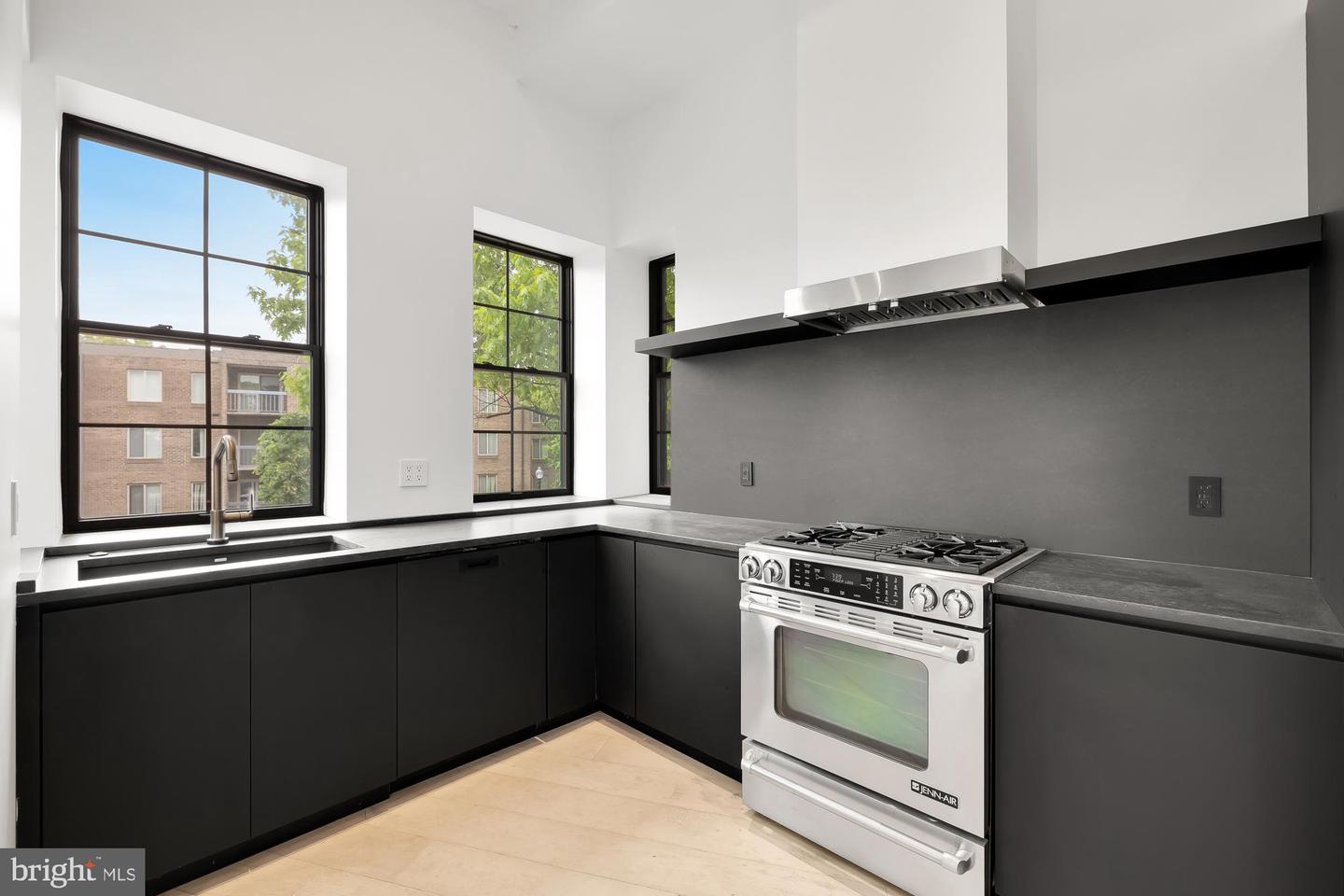 1451 Maryland Ave Ne Property Photo 9