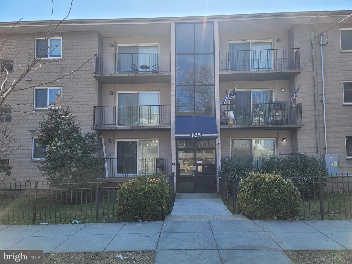 625 A CHESAPEAKE ST SE #101 Property Photo 1