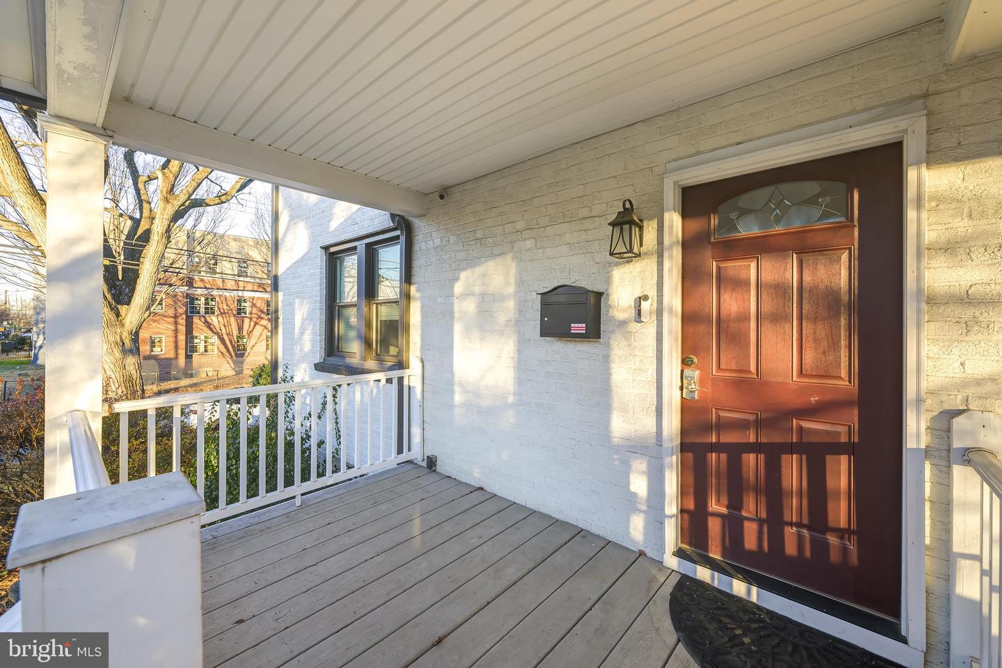1900 Q St Se Property Photo 6