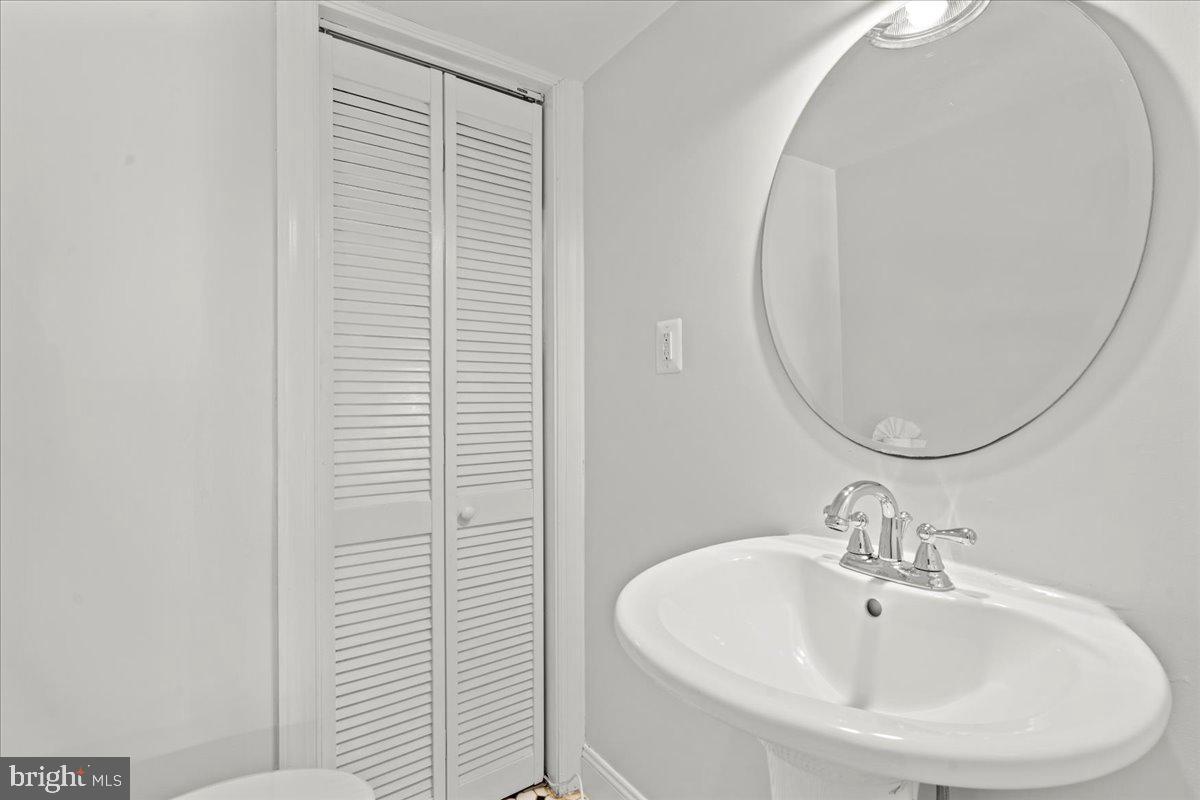 1254 Florida Ave Ne Property Photo 9