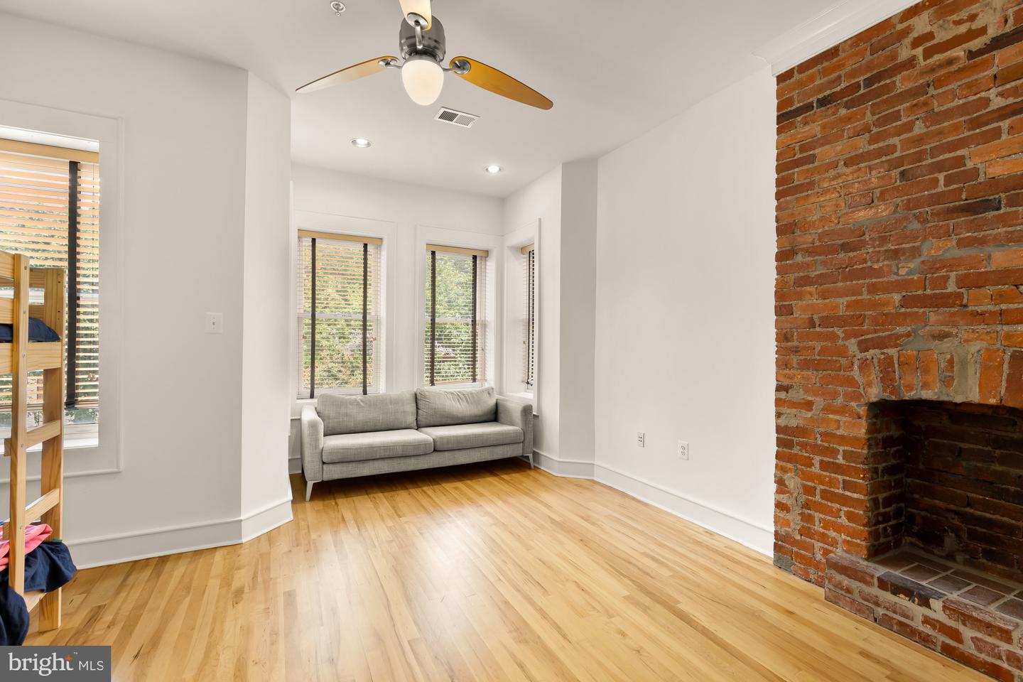 1314 Kenyon St Nw Property Photo 27