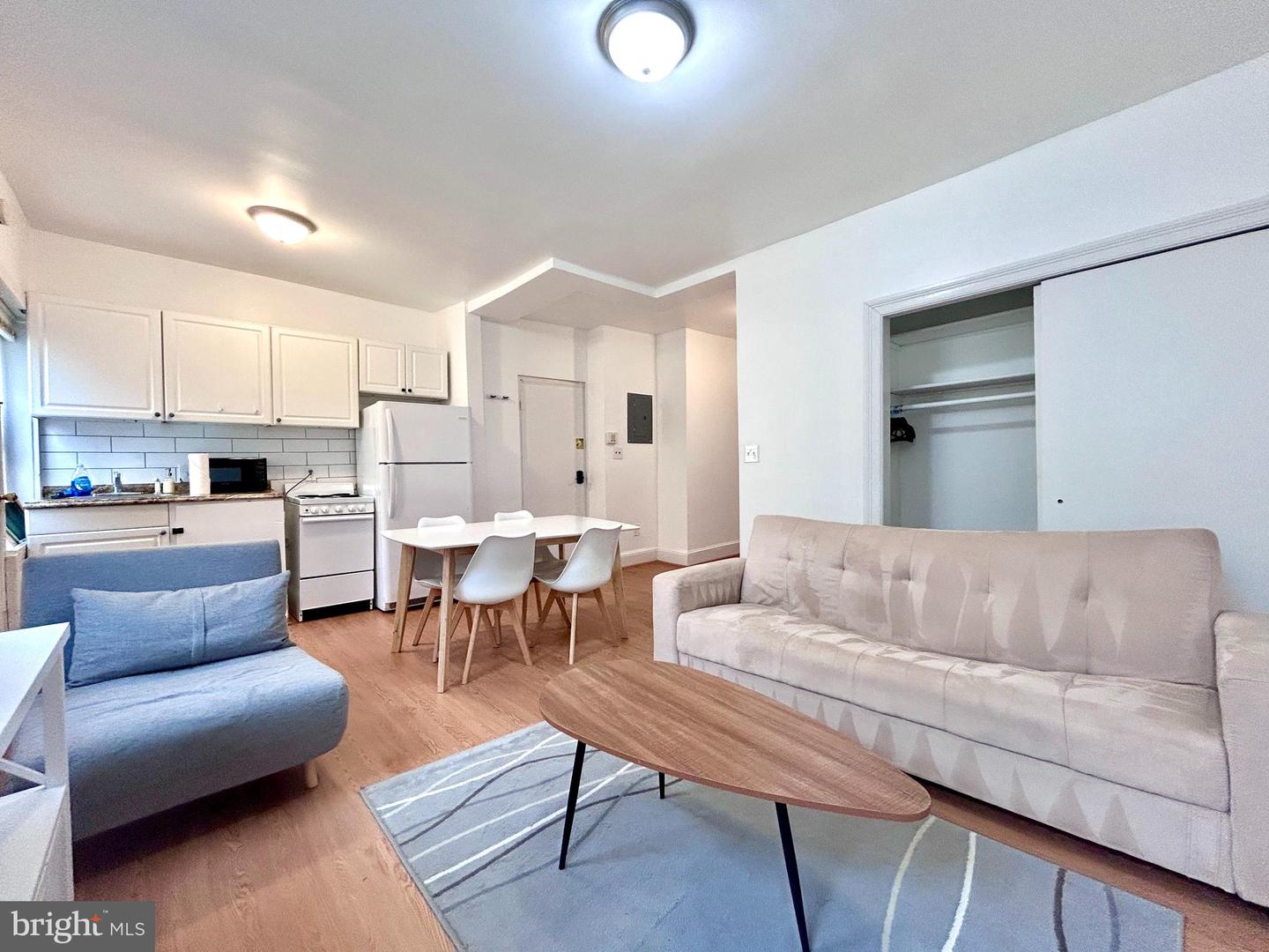 1544 INDEPENDENCE AVE SE #3 Property Photo 1
