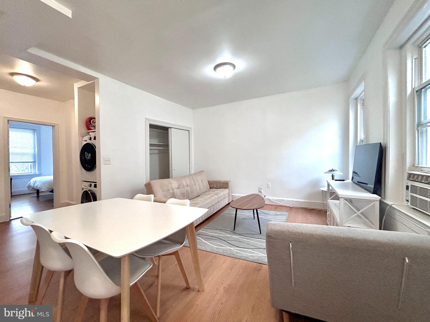 1544 Independence Ave Se #3 Property Photo 2