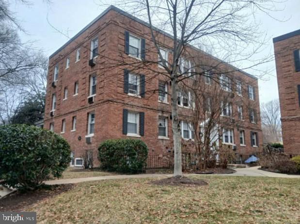 4491 Macarthur Blvd Nw #201 Property Photo 2