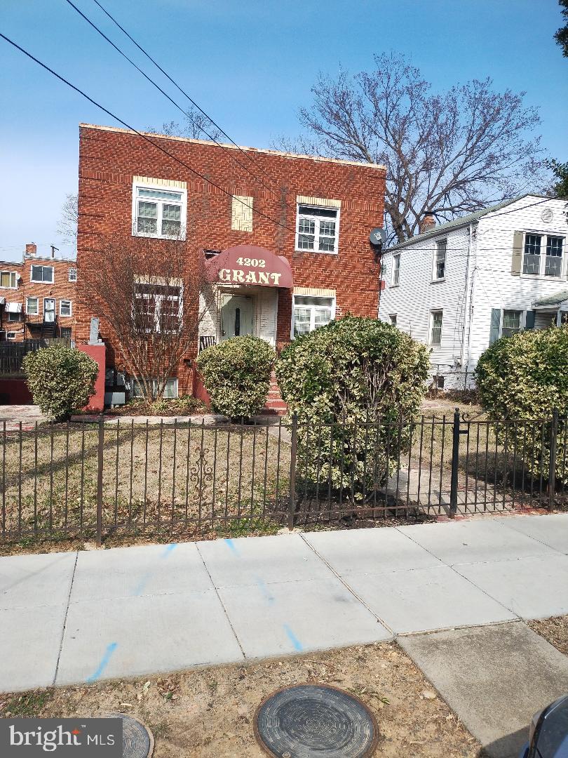 4202 Grant St Ne #202 Property Photo 1