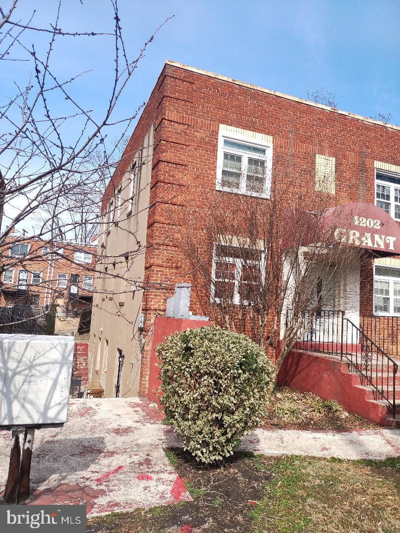 4202 Grant St Ne #202 Property Photo 18