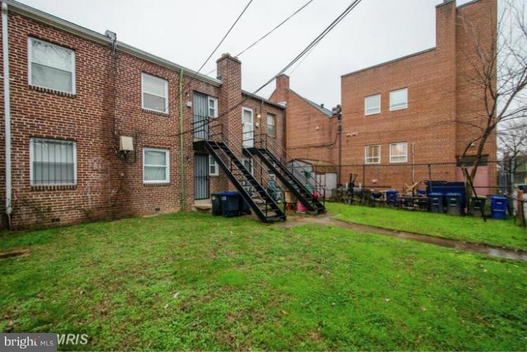 1739 Gales Pl Ne Property Photo 4
