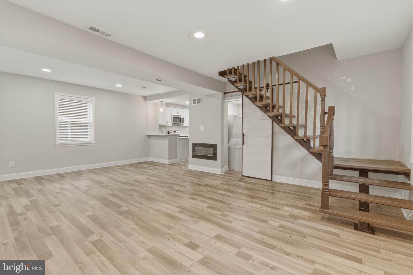 716 Croissant Pl Se Property Photo 6