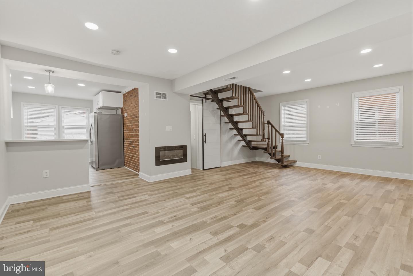 716 Croissant Pl Se Property Photo 7