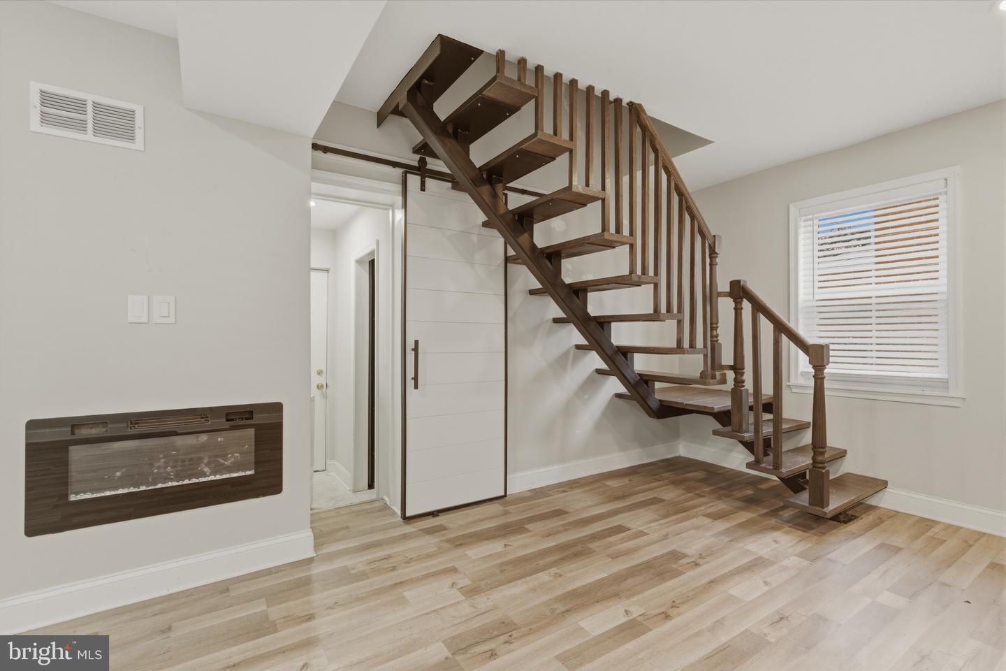 716 Croissant Pl Se Property Photo 9