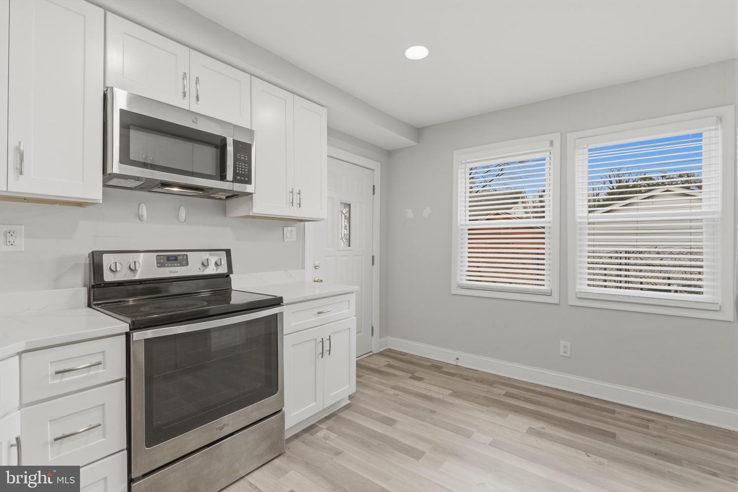 716 Croissant Pl Se Property Photo 11