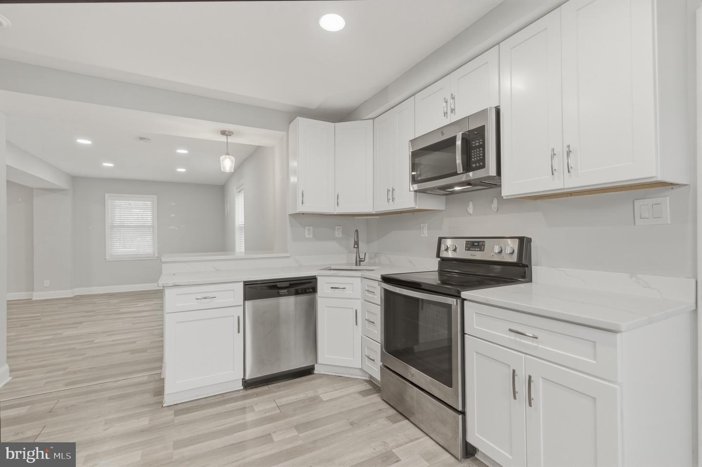 716 Croissant Pl Se Property Photo 12