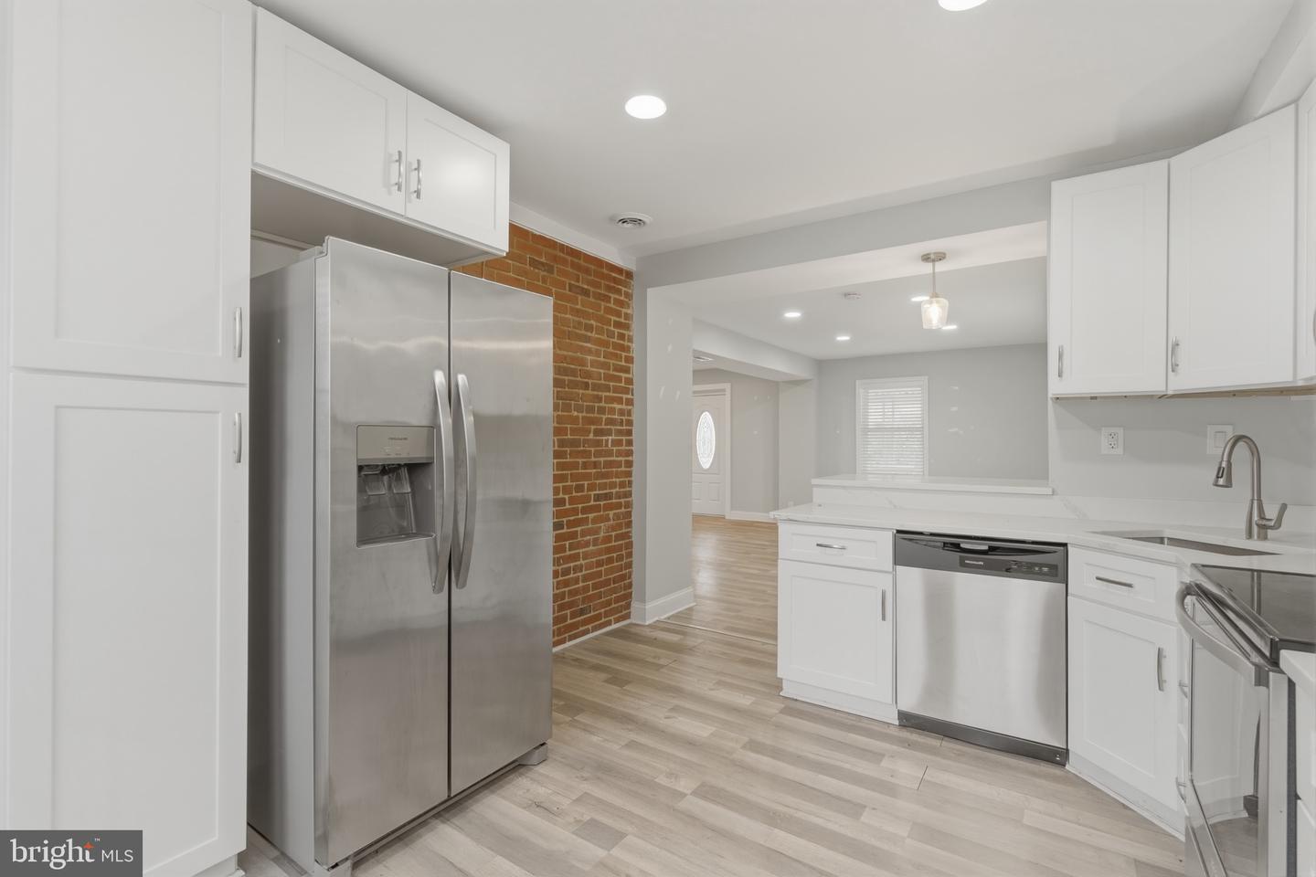 716 Croissant Pl Se Property Photo 13