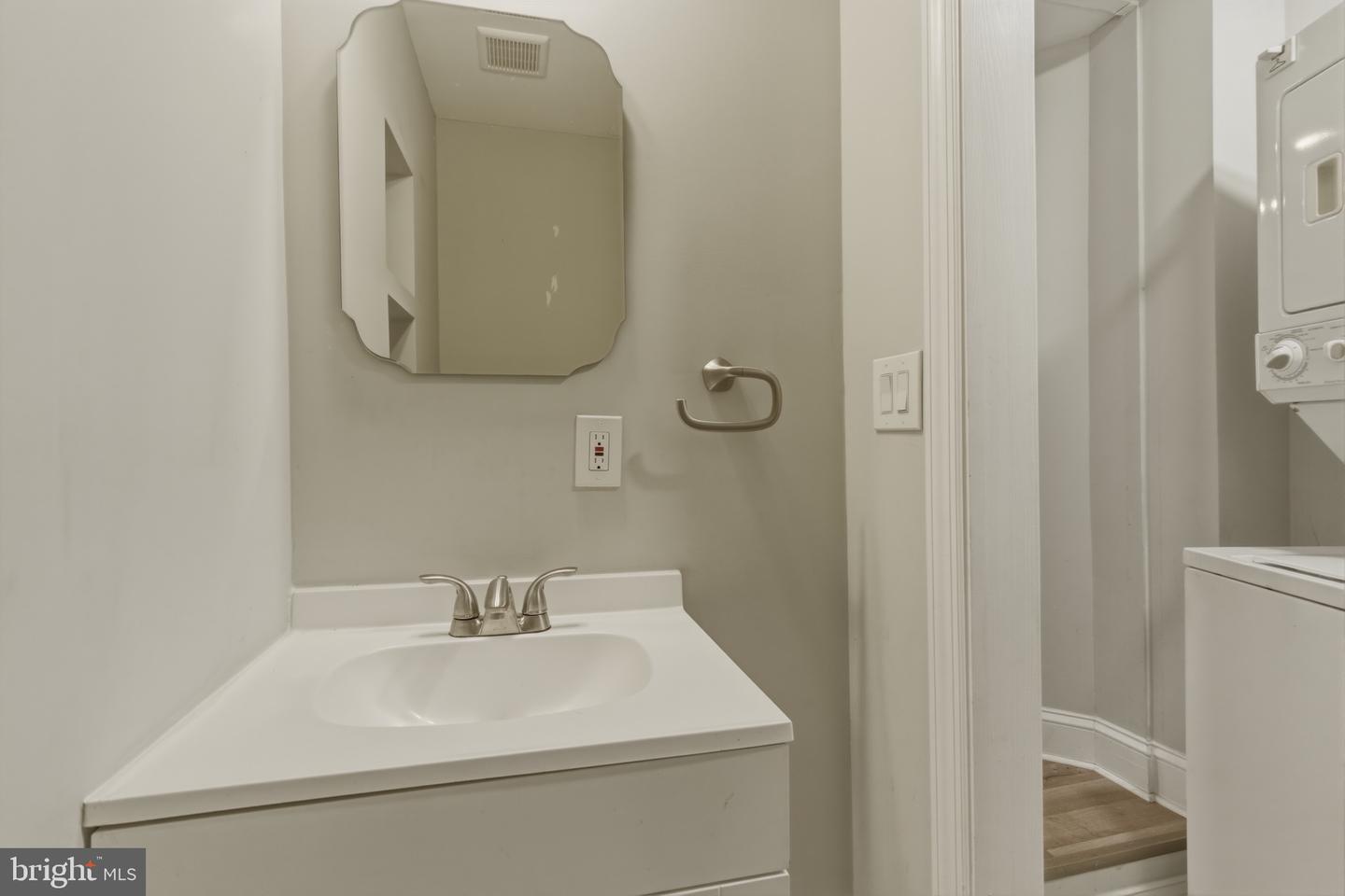 716 Croissant Pl Se Property Photo 15