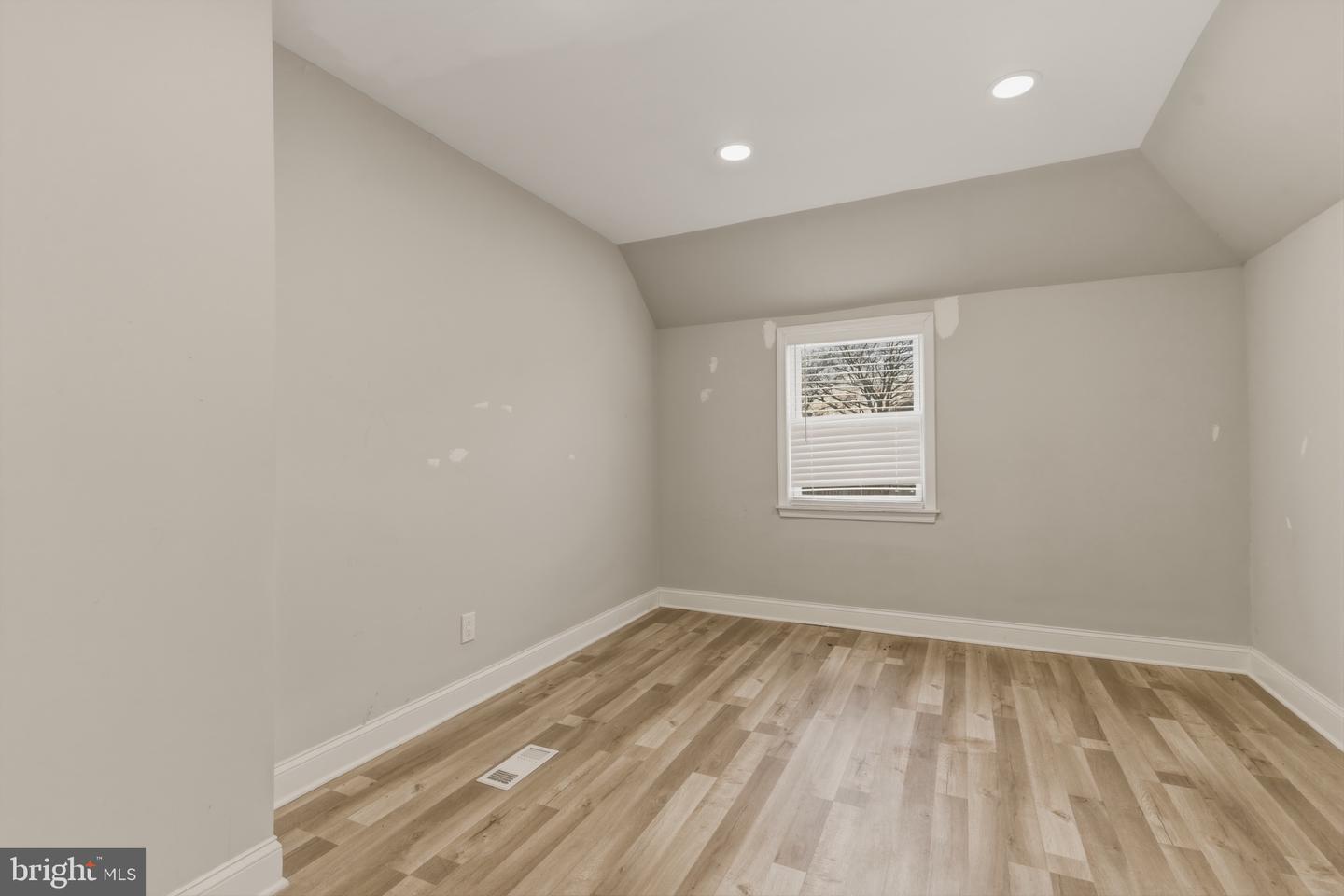716 Croissant Pl Se Property Photo 24