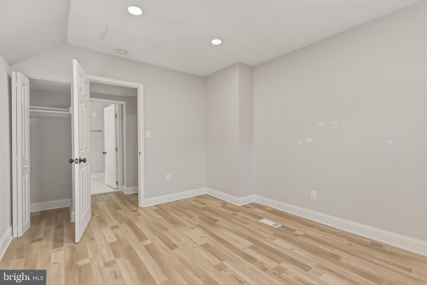 716 Croissant Pl Se Property Photo 27
