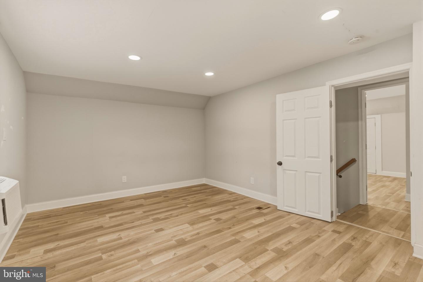 716 Croissant Pl Se Property Photo 30