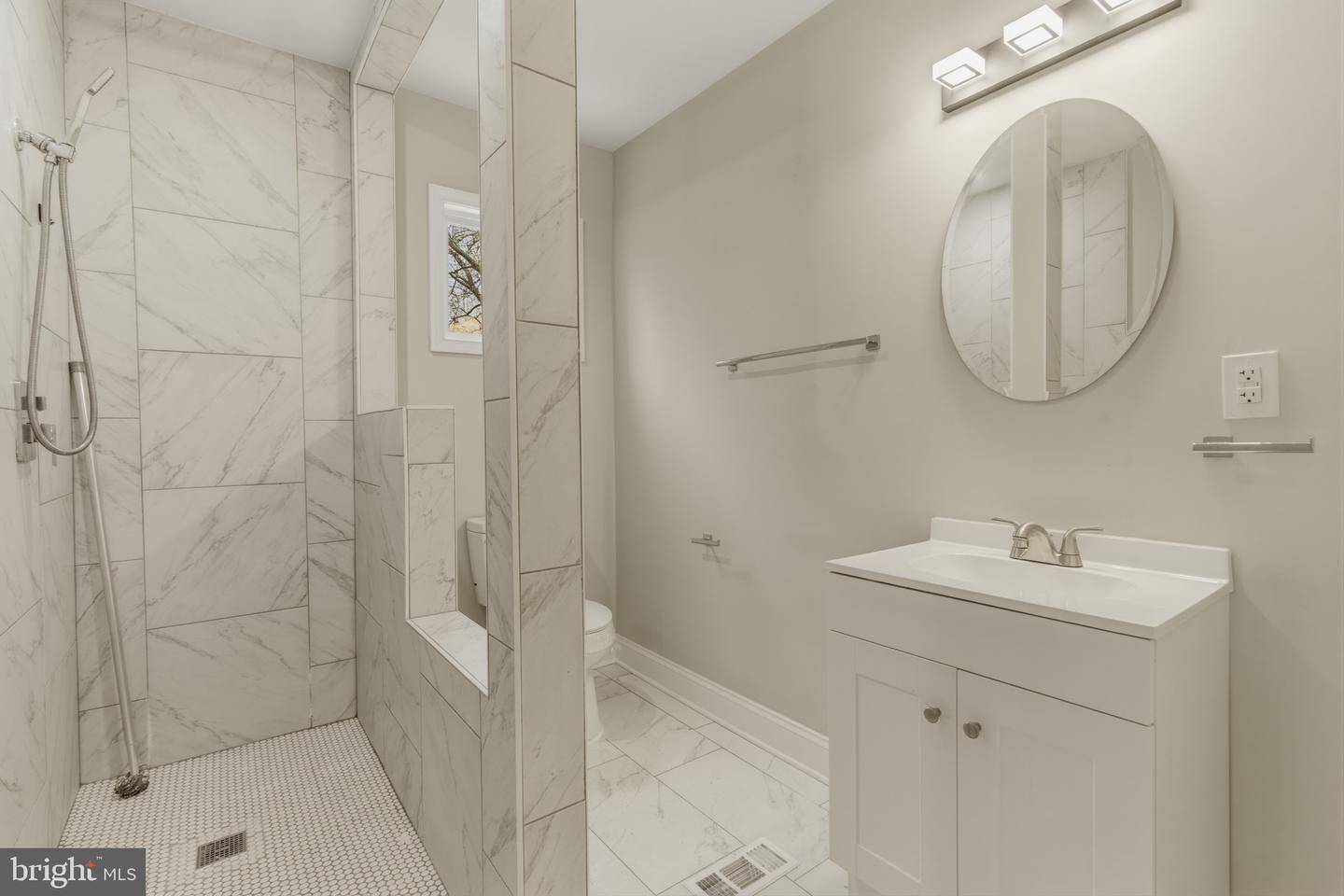716 Croissant Pl Se Property Photo 33