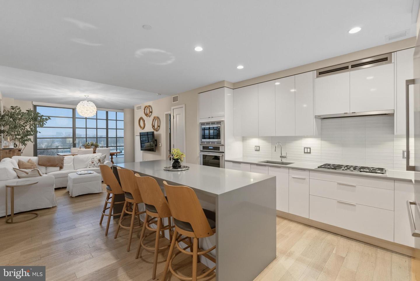 45 Sutton Sq Sw #403 Property Photo 10
