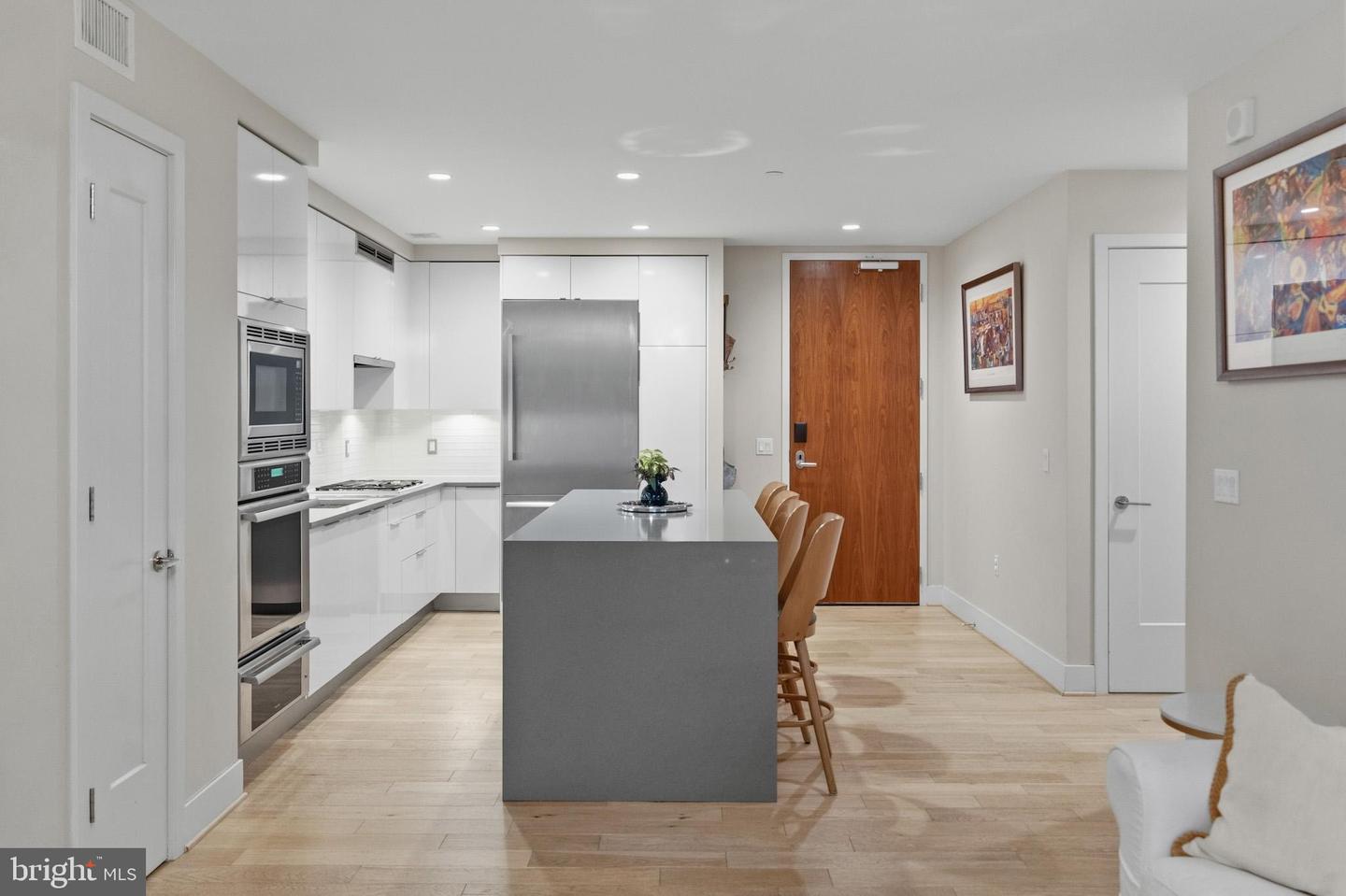45 Sutton Sq Sw #403 Property Photo 12