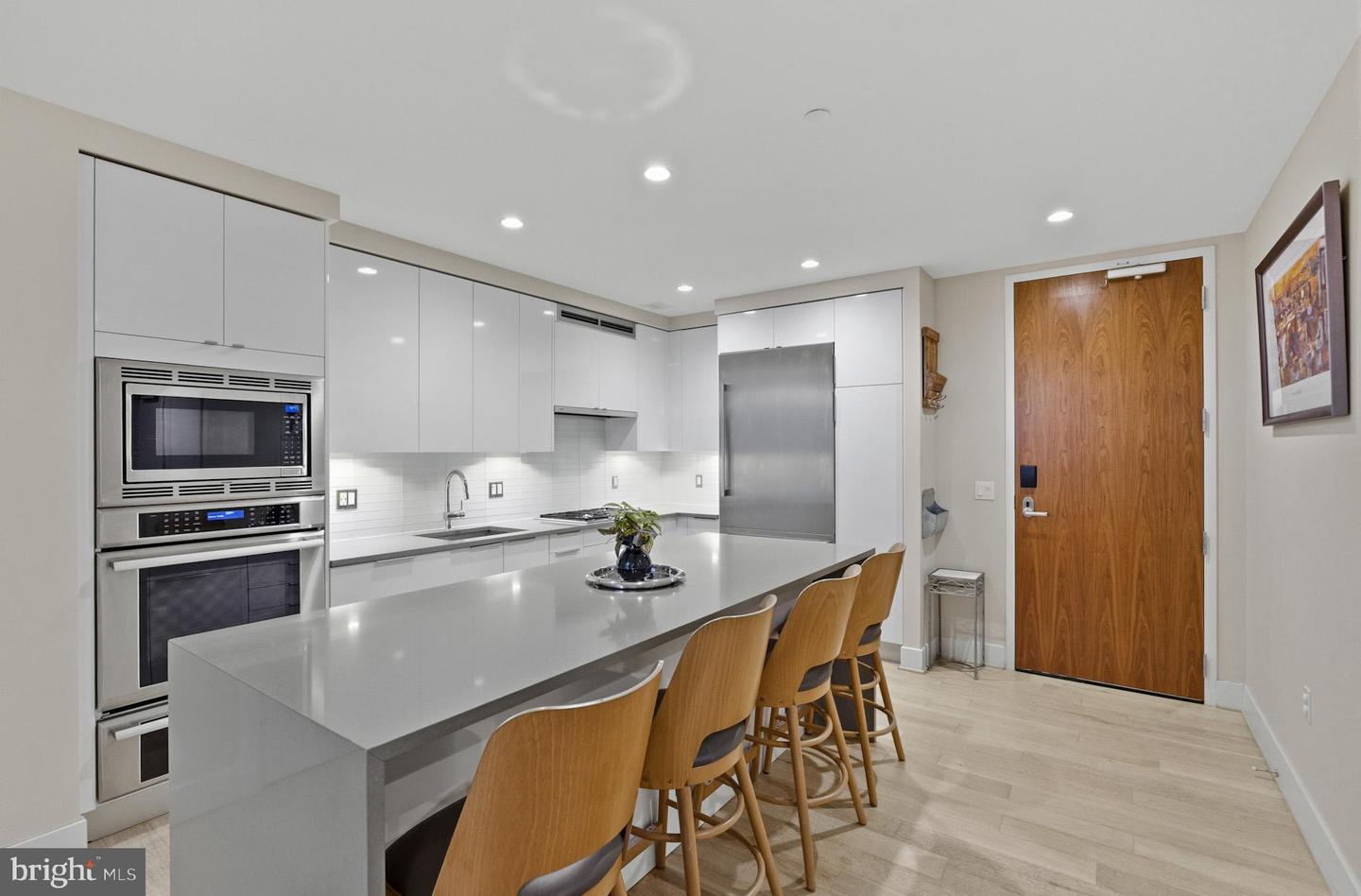 45 Sutton Sq Sw #403 Property Photo 13