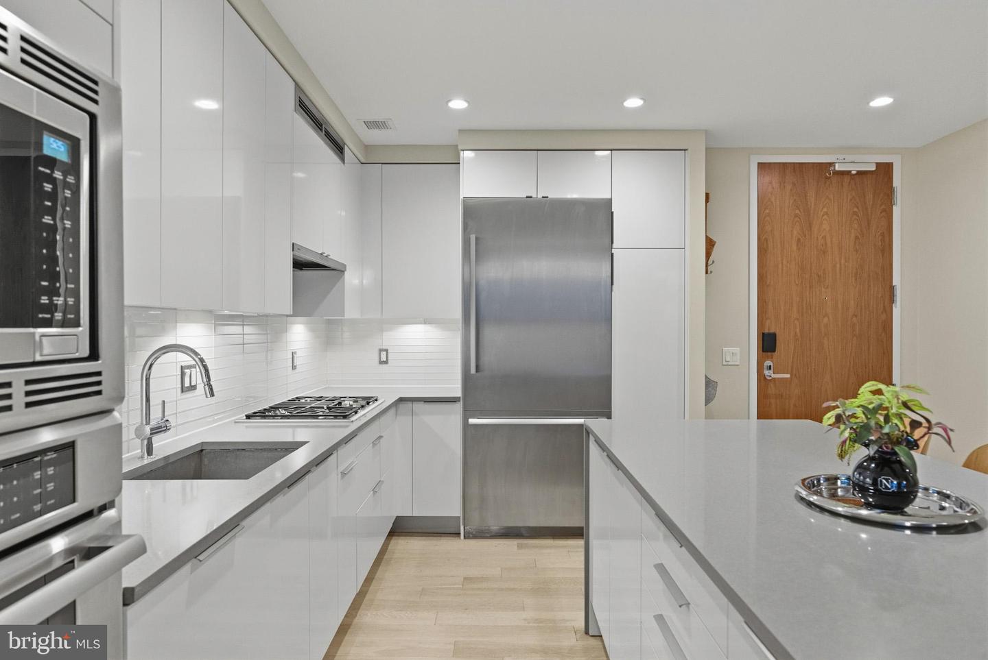 45 Sutton Sq Sw #403 Property Photo 14