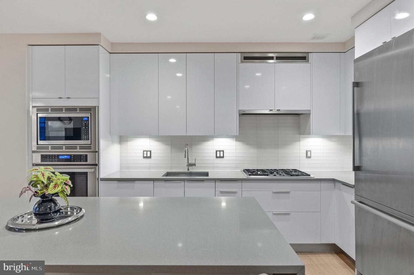 45 Sutton Sq Sw #403 Property Photo 15