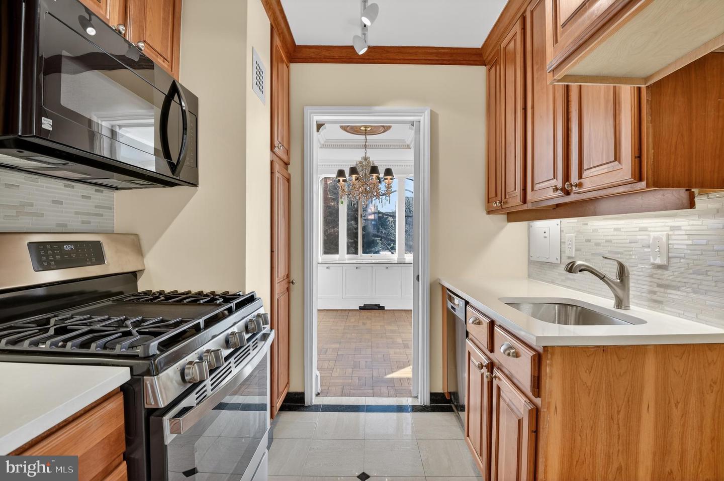 4000 Tunlaw Rd Nw #415 Property Photo 10