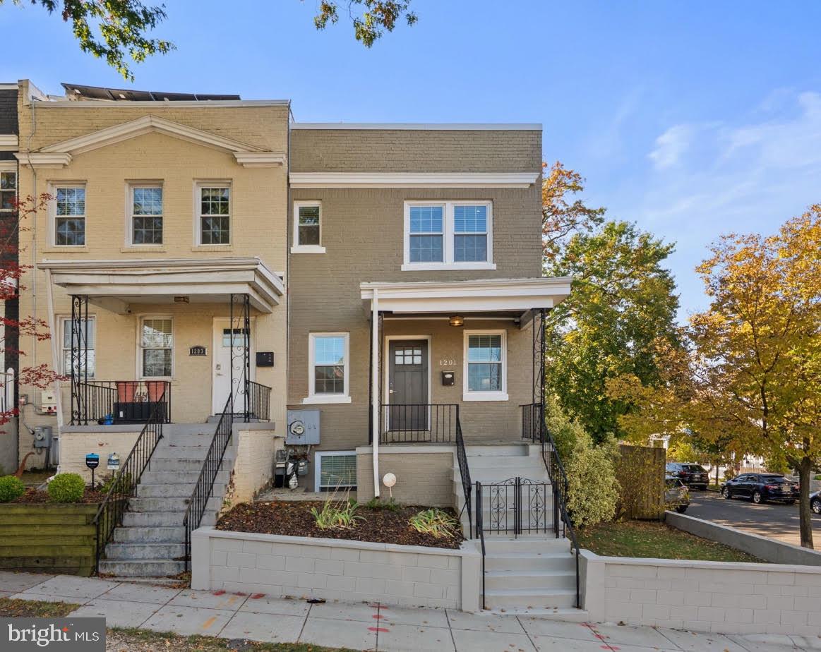 1201 Queen St Ne Property Photo 2