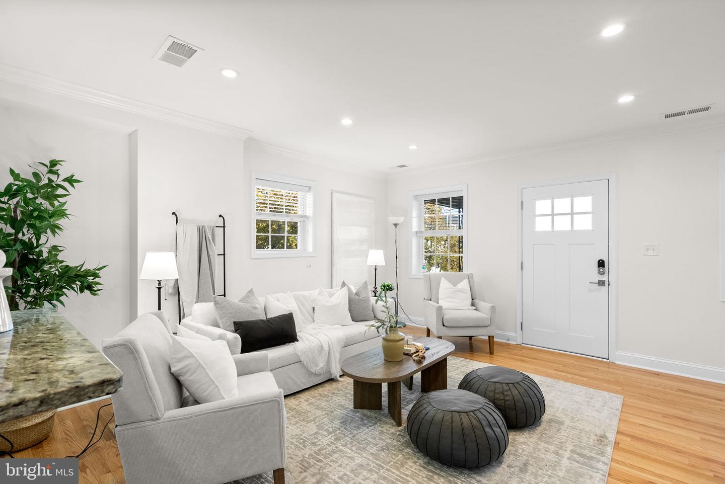 1201 Queen St Ne Property Photo 5