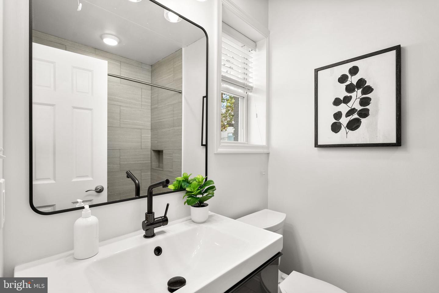 1201 Queen St Ne Property Photo 17