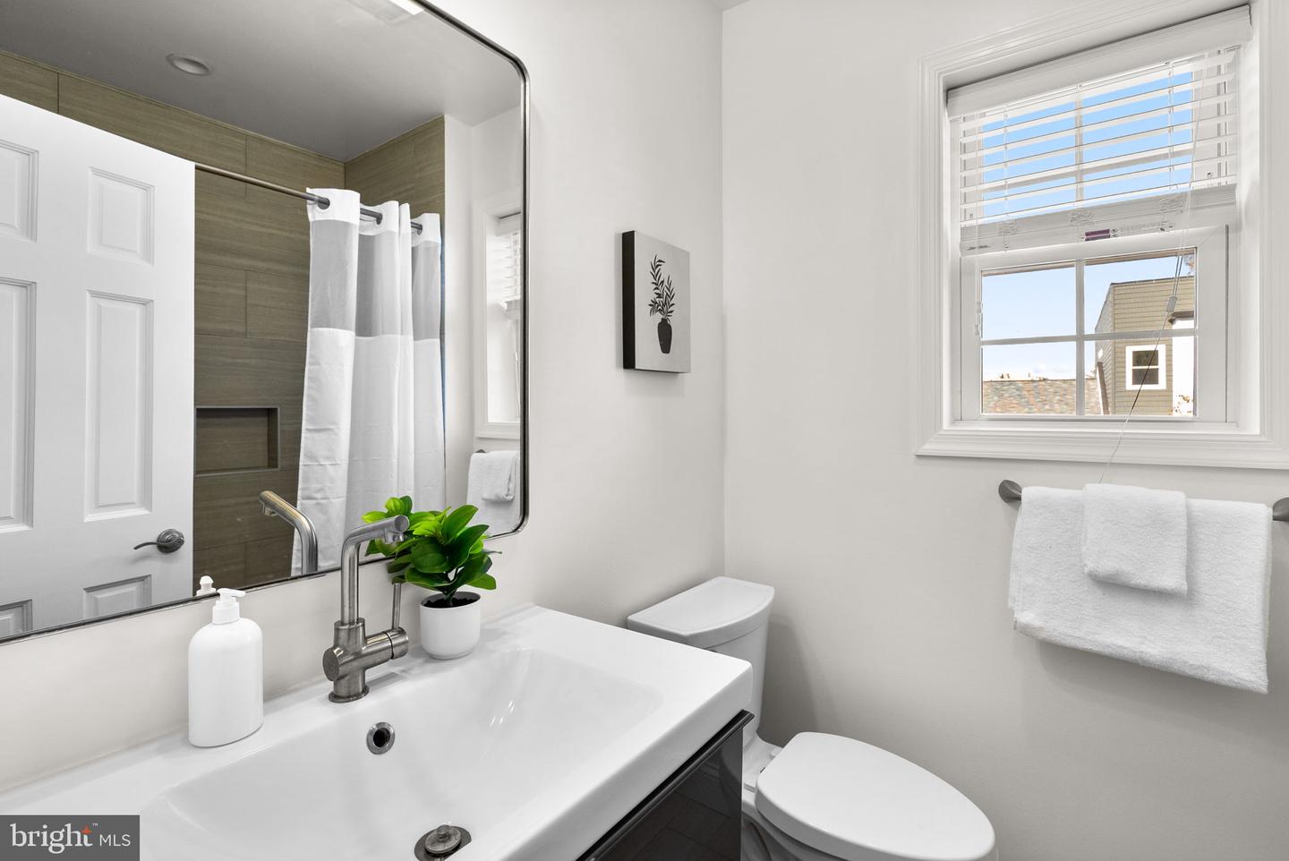 1201 Queen St Ne Property Photo 18