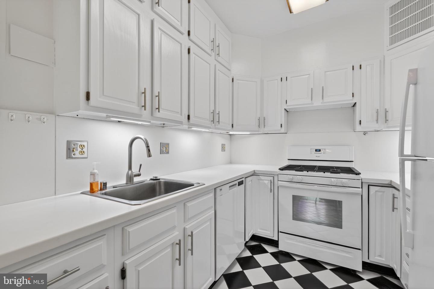 4000 Cathedral Ave Nw #406b Property Photo 10