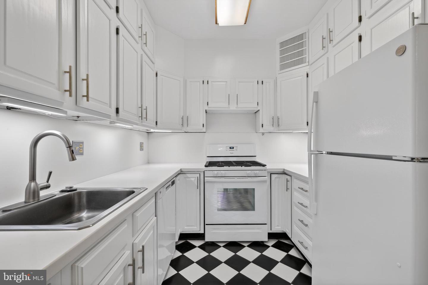 4000 Cathedral Ave Nw #406b Property Photo 13